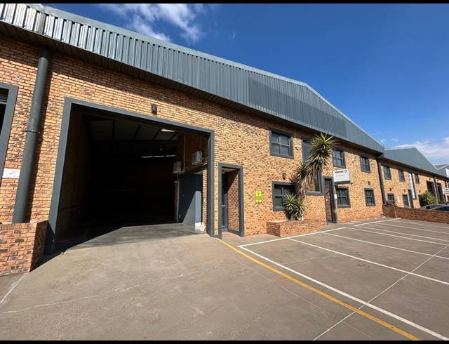 600M² WAREHOUSE TO LET IN BRENTWOOD PARK